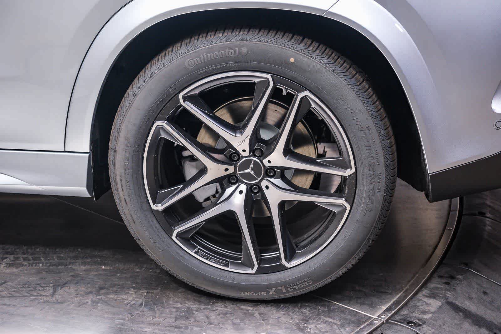 Nuevo Mercedes-Benz AMG® GLE 53 4MATIC+ SUV 2026 en color Cirrus Silver Metallic, imagen 9.