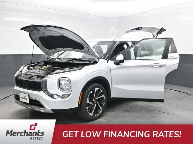 Used 2024 White Mitsubishi SE image 45