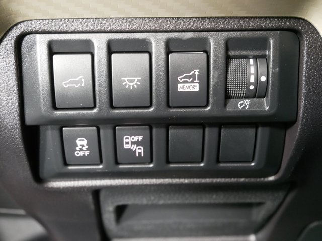 Used 2020 Magnetite Gray Metallic Subaru Premium image 27