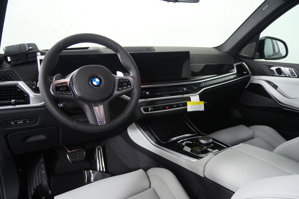 Used 2026 Skyscraper Grey Metallic BMW xDrive40i image 18