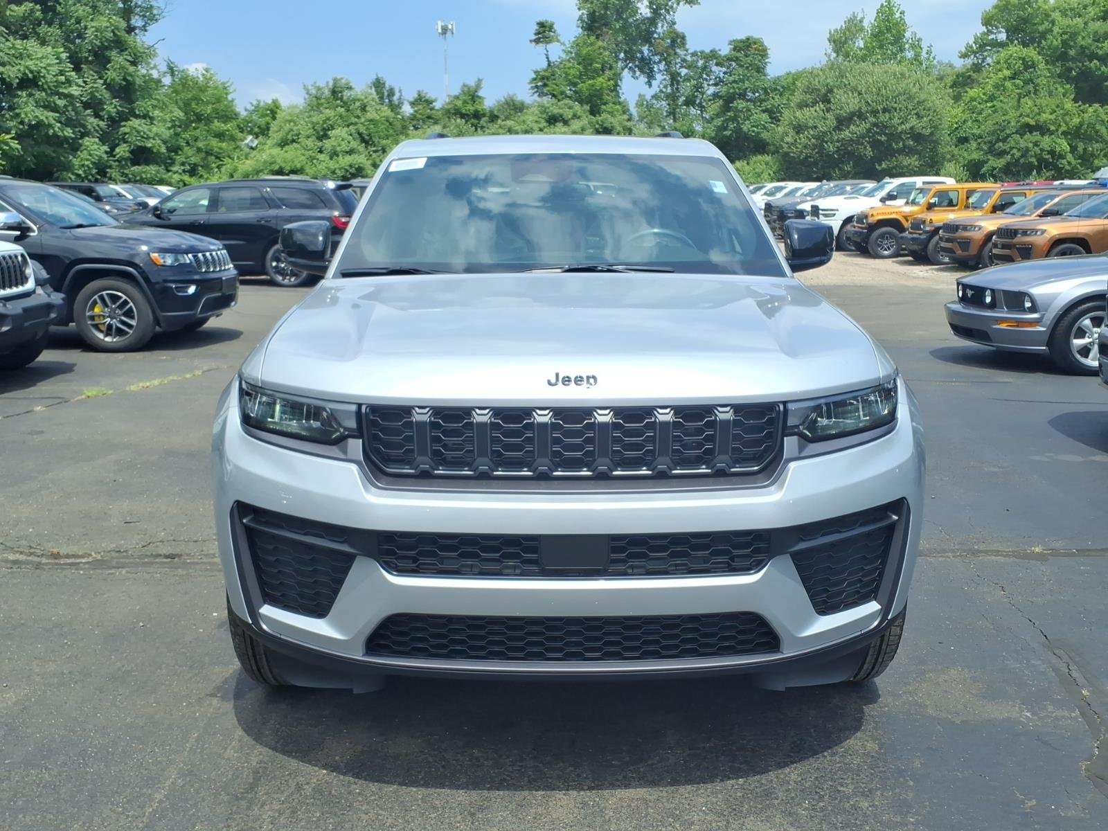 New 2026 Silver Zynith Jeep Altitude image 2