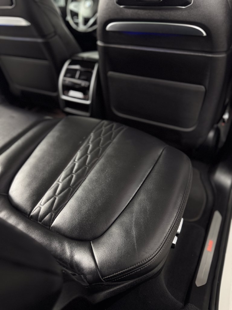 Used 2023 White Metallic BMW xDrive40i image 43