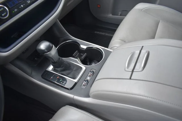 Used 2015 White Toyota Limited image 38