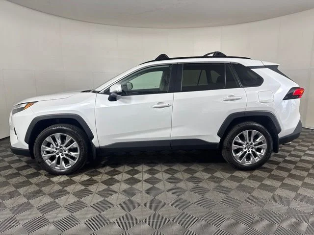 Used 2024 Pearl Toyota XLE Premium image 7