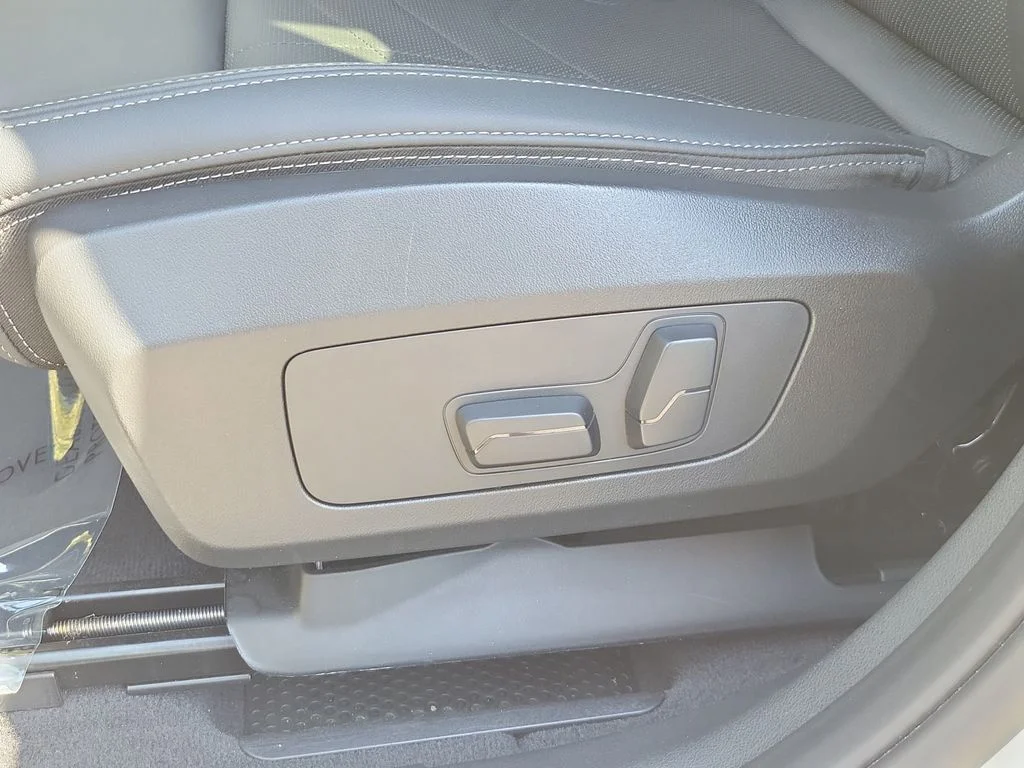 Used 2026 White BMW xDrive28i image 30