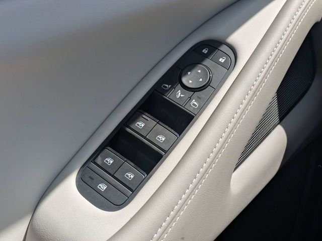 New 2027 RADIANT WHITE INFINITI Pure FWD image 24