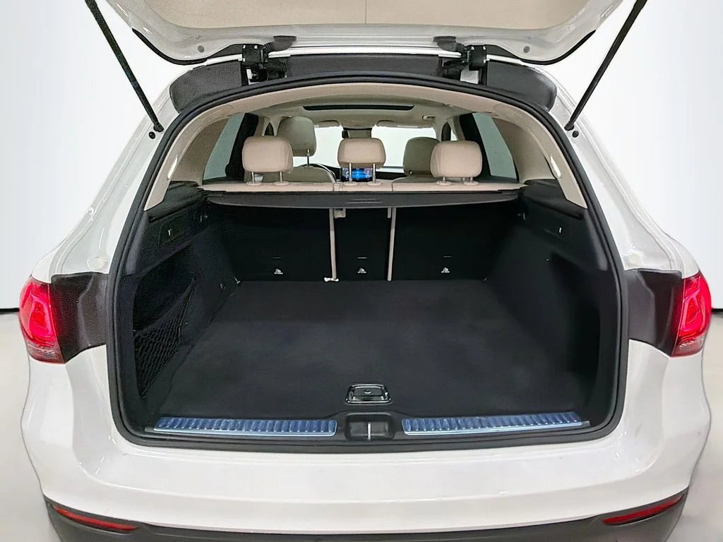 Used 2022 White Mercedes-Benz GLC 300 image 25