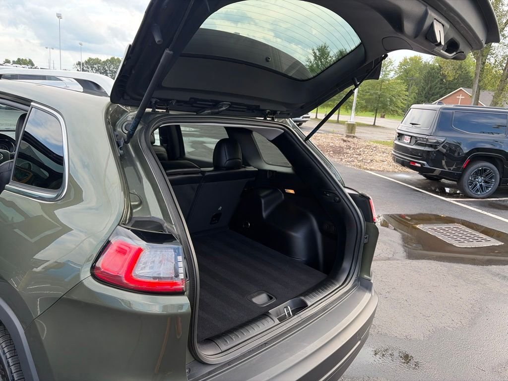 Used 2021 Green Jeep Latitude Lux image 14