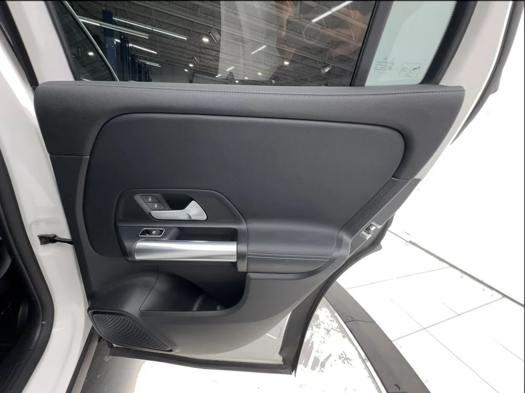 Used 2022 White Mercedes-Benz GLA 250 image 27