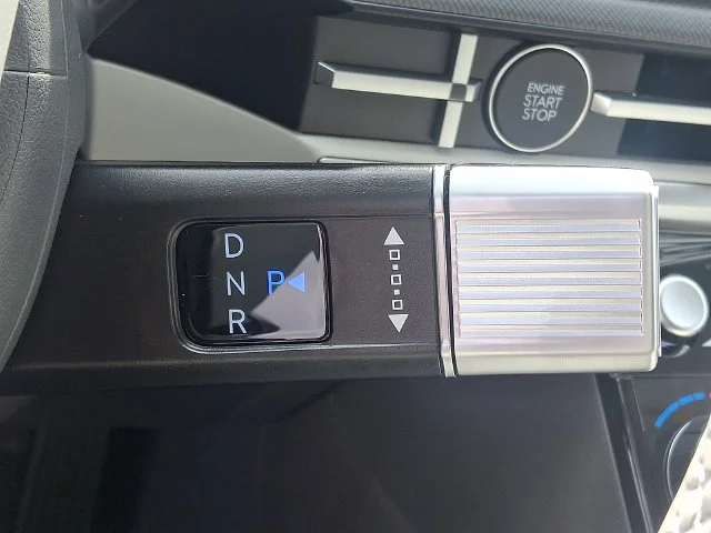 New 2027 White Hyundai SEL image 11