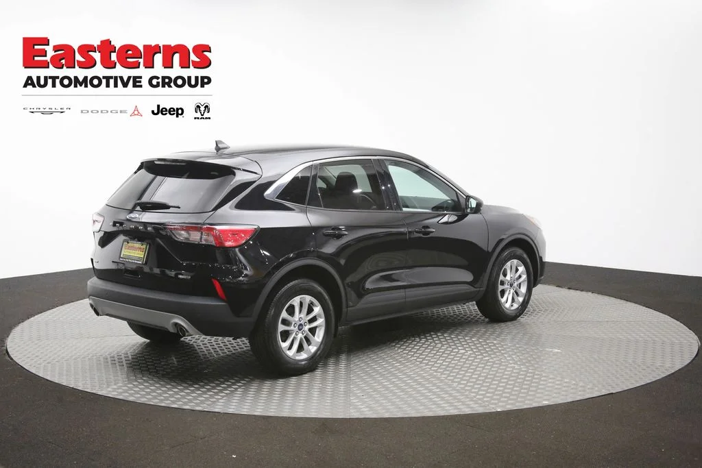Used 2022 Black Ford SE image 40