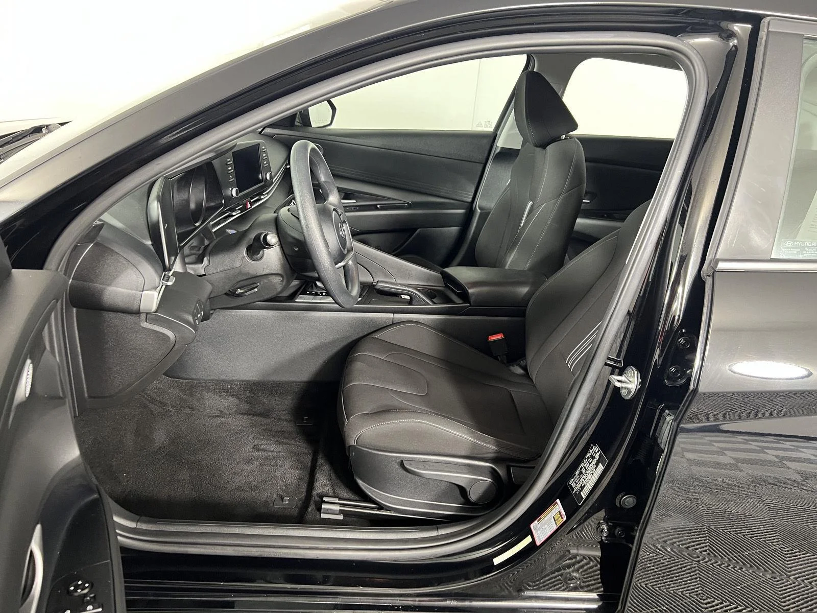 Used 2023 Phantom Black Hyundai SEL image 12