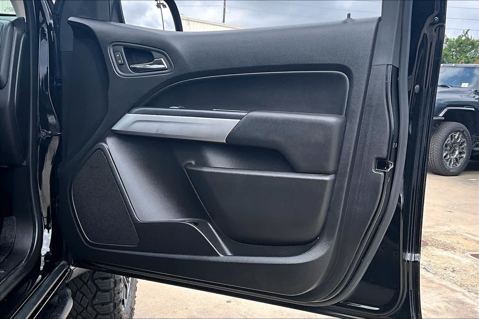 Used 2019 Black Chevrolet 4WD ZR2 image 32