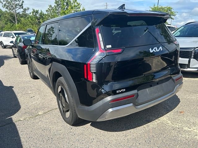 Used 2024 Black Kia Light Long Range image 6