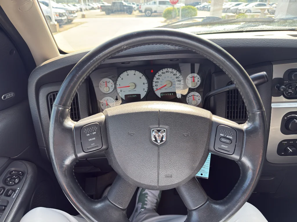 Used 2004 Black Clearcoat Dodge SLT image 3