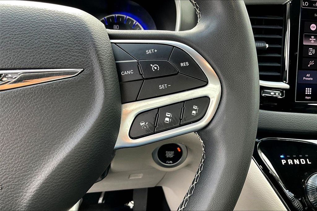 Used 2023 White Chrysler Touring L image 9