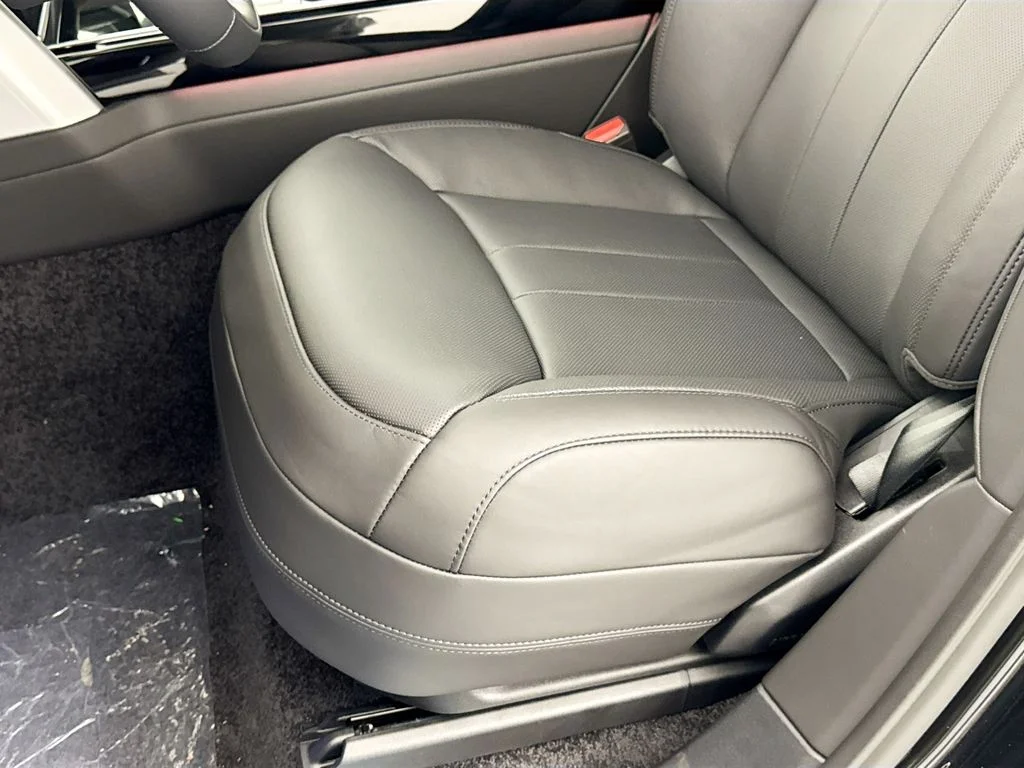 New 2026 Santorini Black Land Rover SE image 20