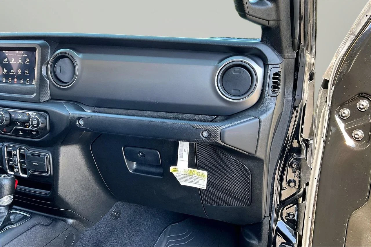 Used 2023 Black Jeep Sport S image 19