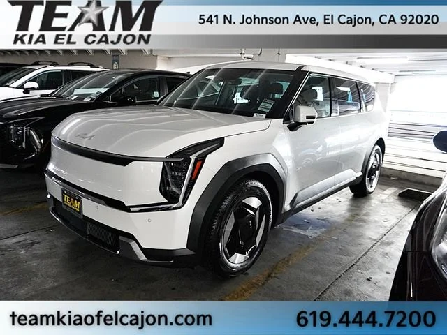 2024 Kia EV9 Light L/R's photo