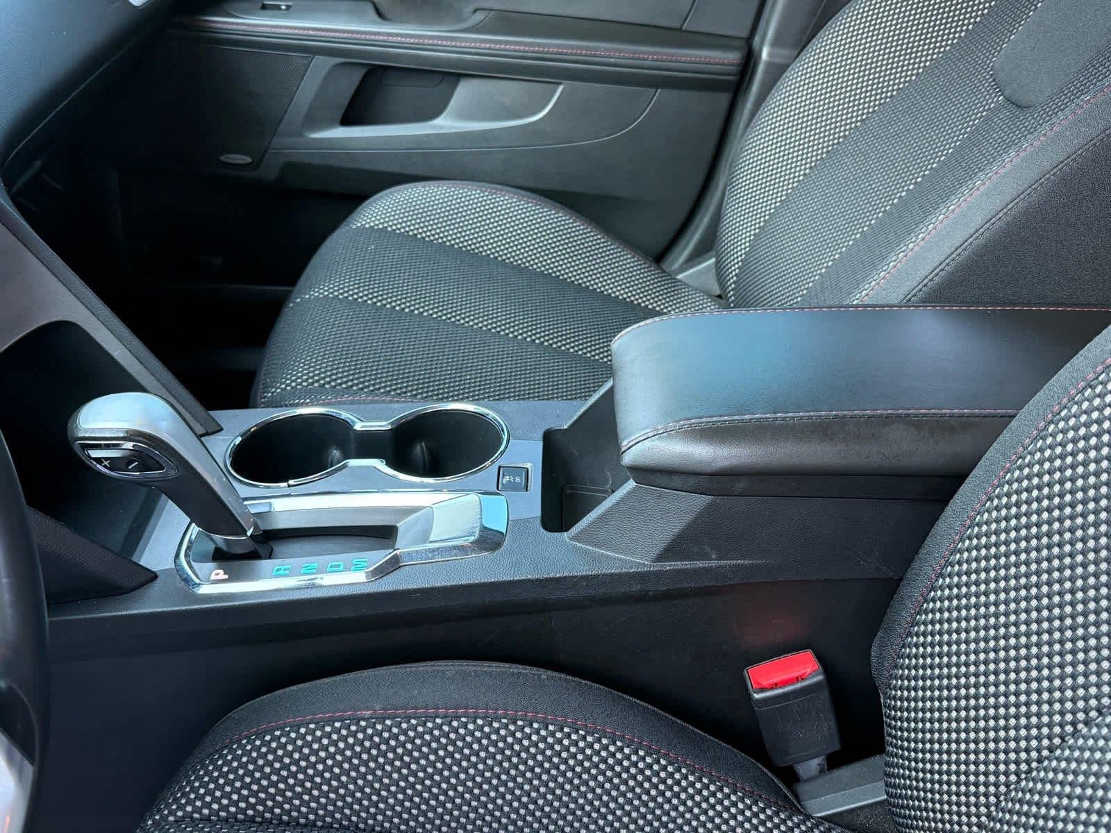 Used 2014 Silver Topaz Metallic Chevrolet LT image 22