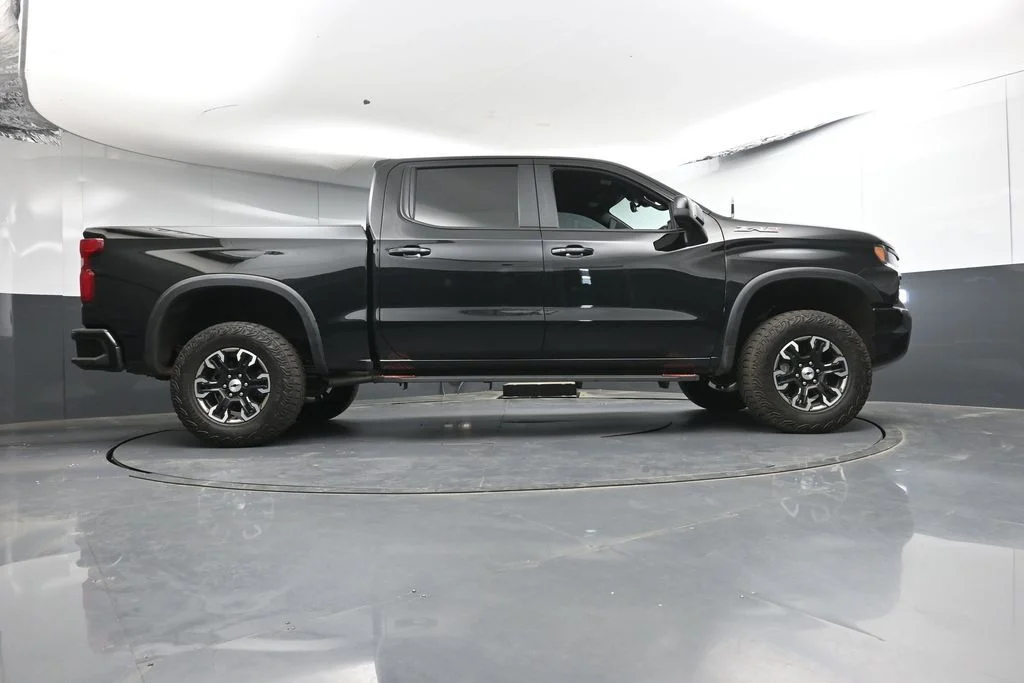Used 2025 Black Chevrolet ZR2 image 29