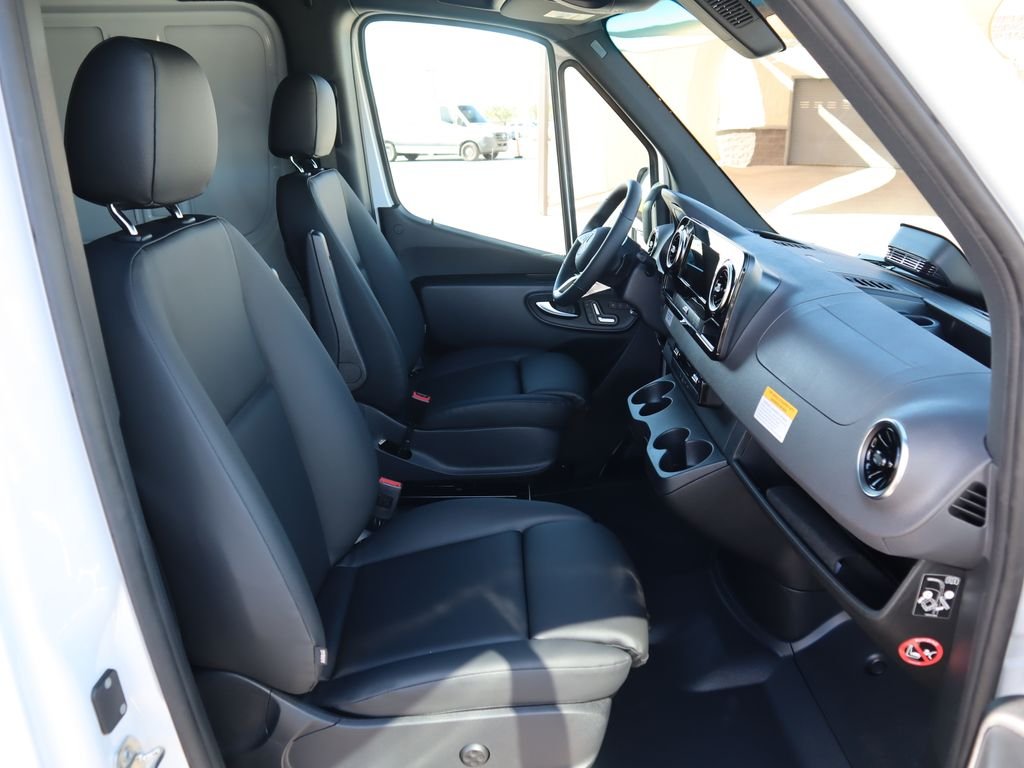 Used 2025 Arctic White Mercedes-Benz Cargo 170 WB image 21