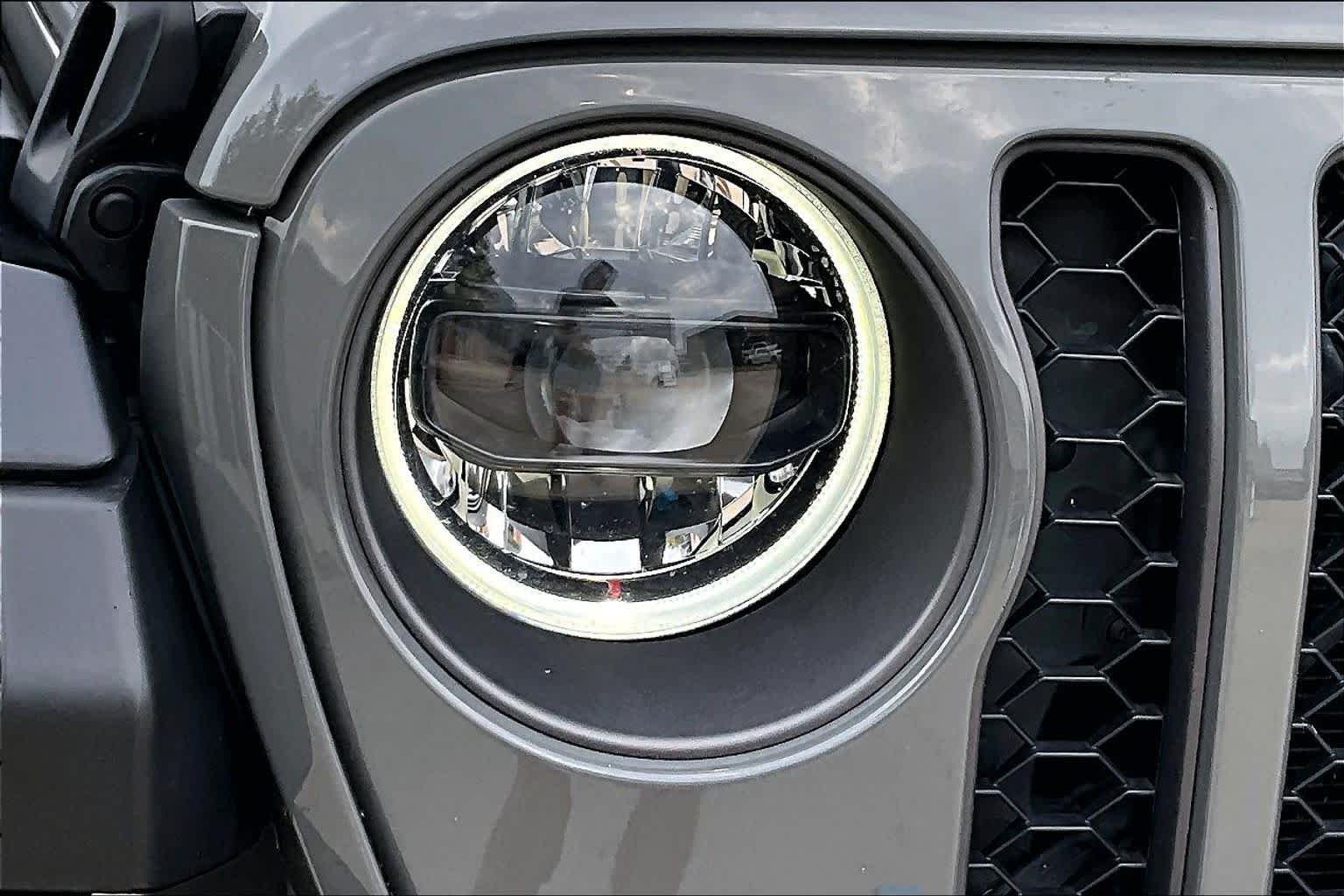 Used 2023 Sting-Gray Clearcoat Jeep Rubicon image 25