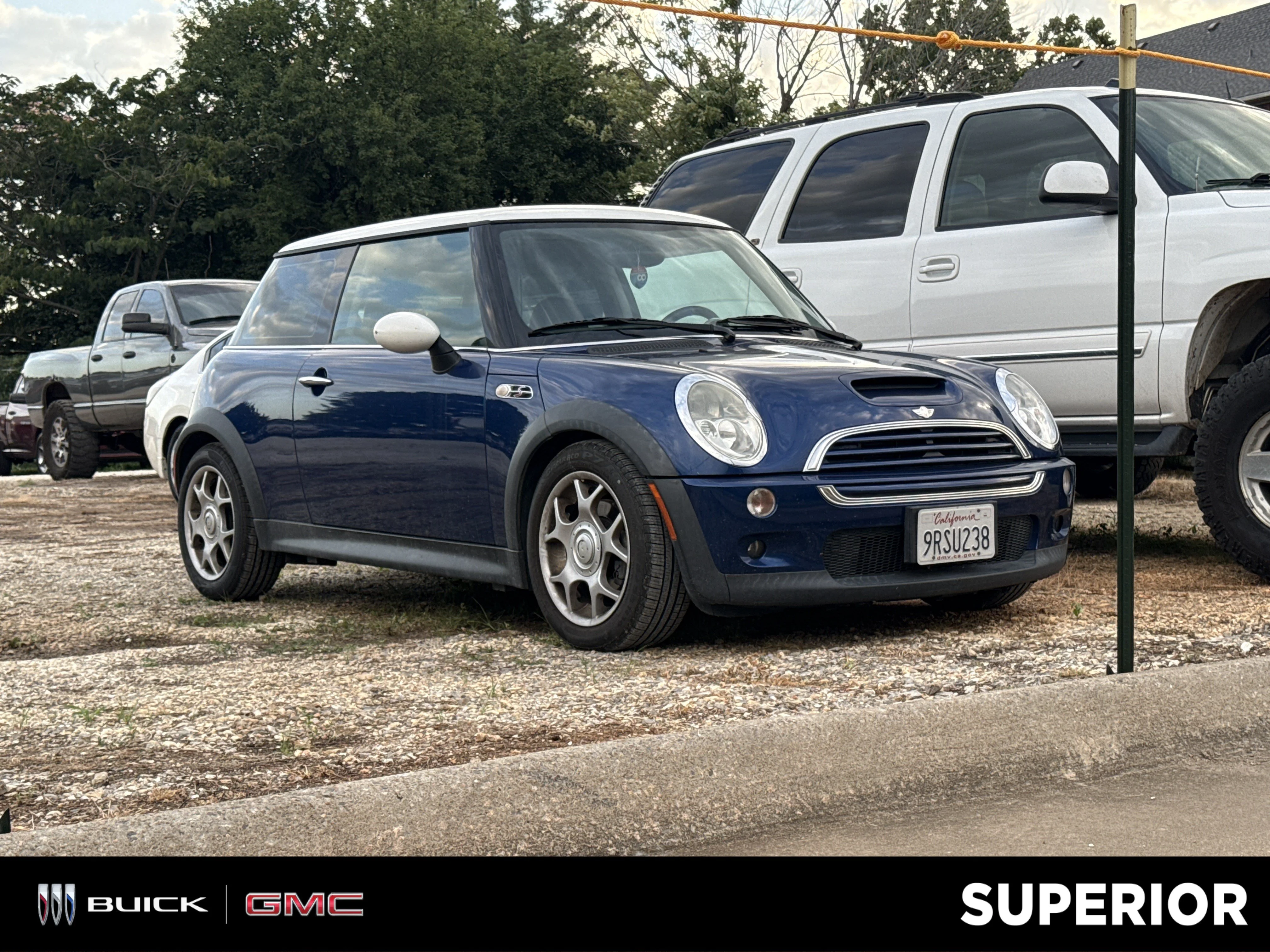 Used 2004  MINI S image 1