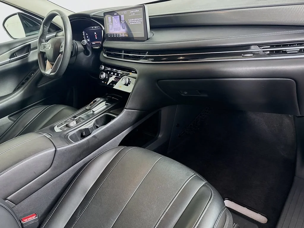 Certified Used 2023 Red INFINITI LUXE image 39