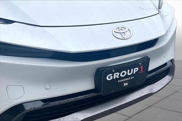 Certified Used 2025 WIND CHILL PEARL Toyota  image 29