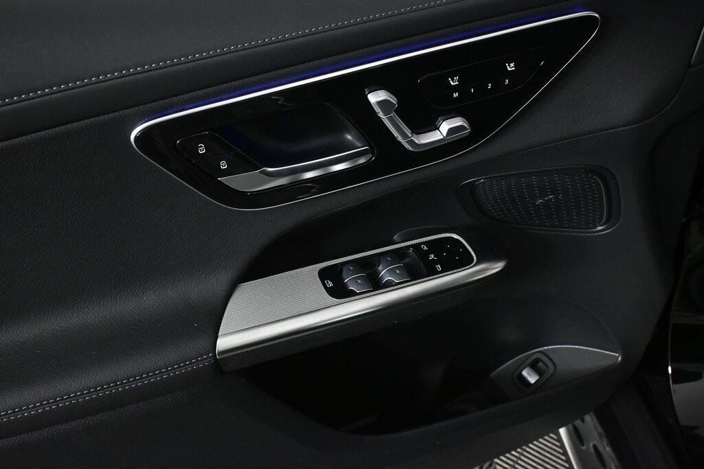 New 2027 Black Mercedes-Benz GLC 300 image 8