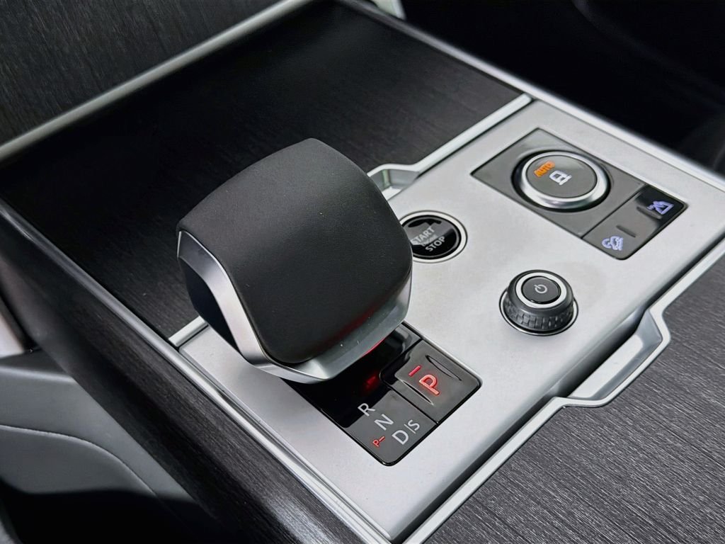 New 2027 Fuji White Land Rover SE image 17