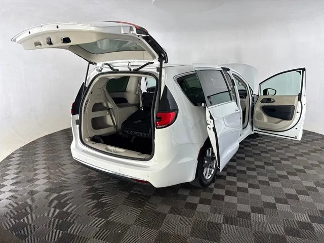 Used 2024 White Chrysler Touring L image 17