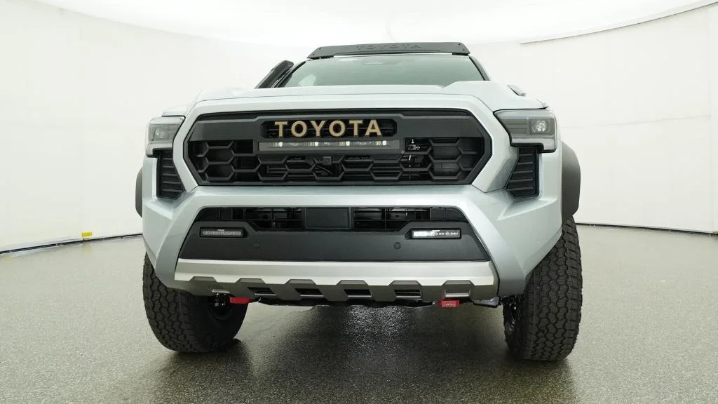 New 2026 Celestial Silver Metallic Toyota Trailhunter image 2
