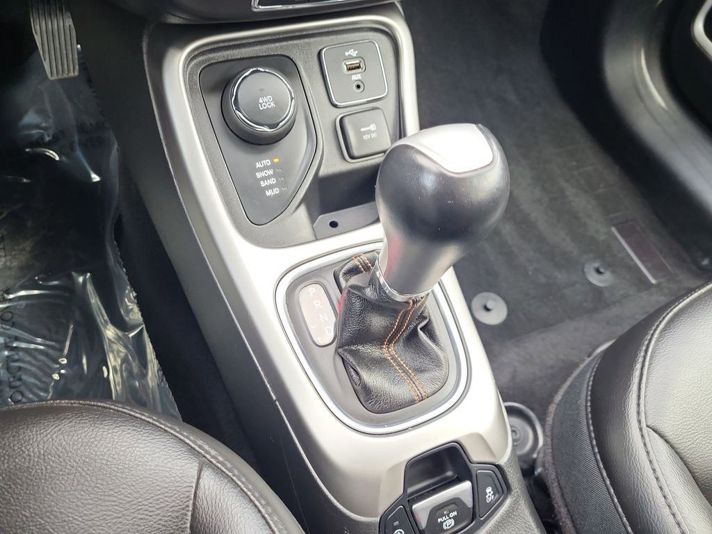 Used 2018 Green Jeep Latitude image 20