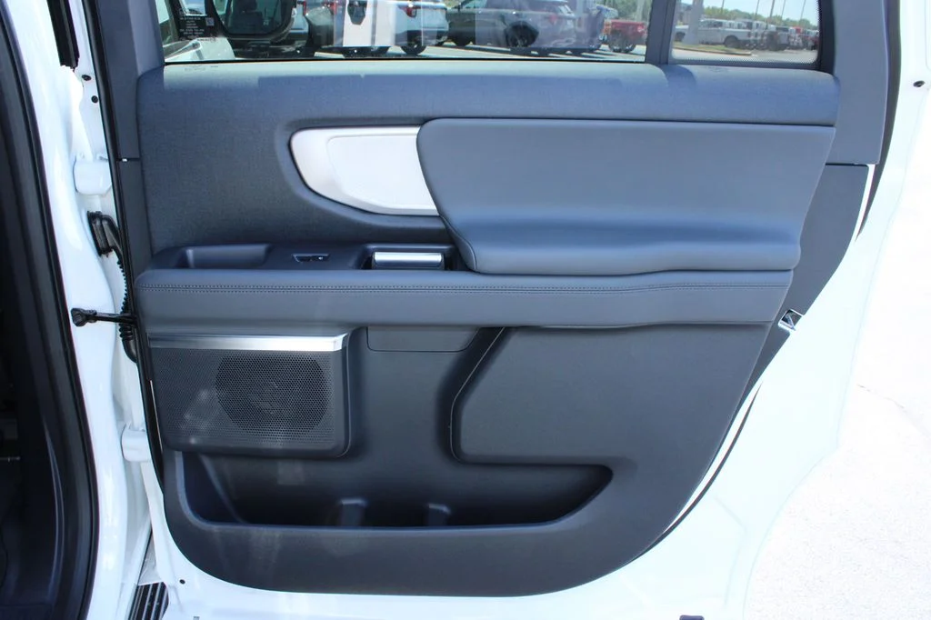 New 2027 Star White Metallic Tri-Coat Ford MAX Active image 23
