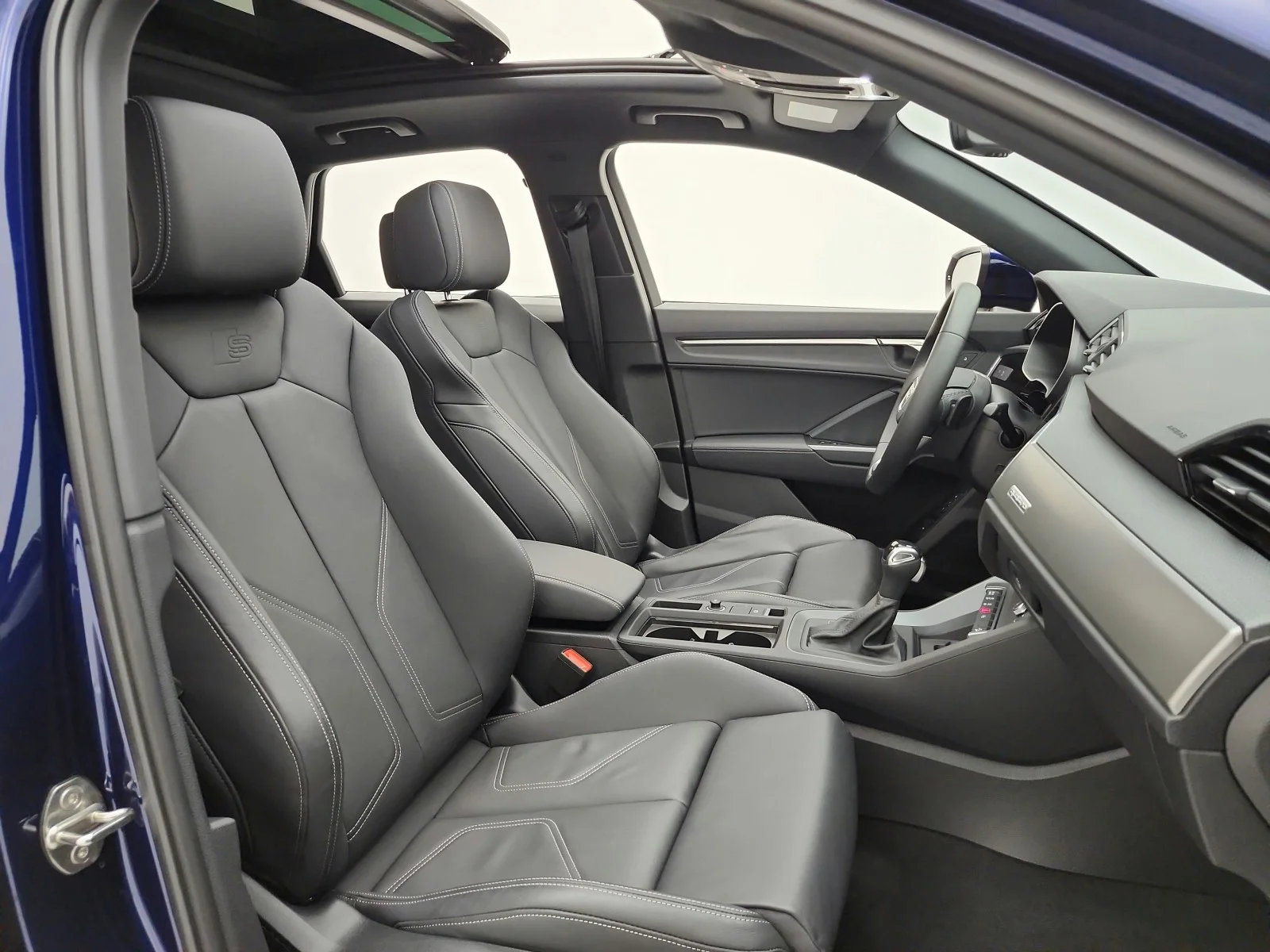 Used 2025 Navarra Blue Metallic Audi S line Premium image 24