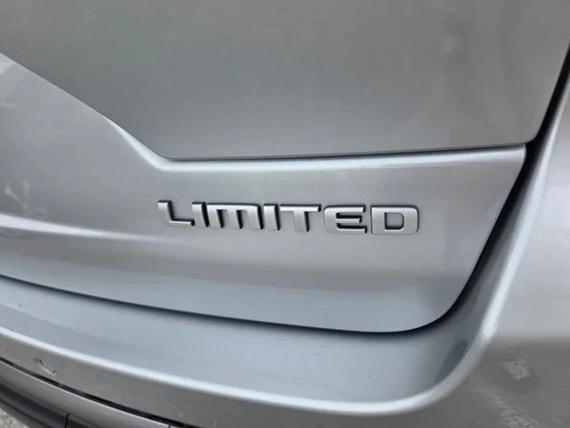 New 2026 Silver Zynith Exterior Paint Jeep Limited image 12