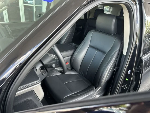 Used 2023 Black Ford XLT image 12