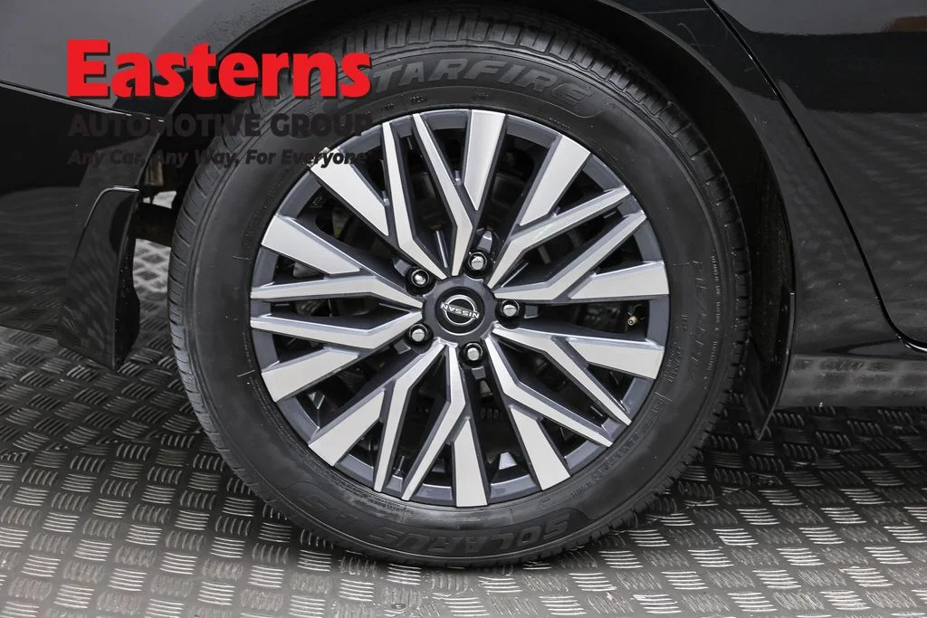 Used 2023 Black Nissan 2.5 SV image 30
