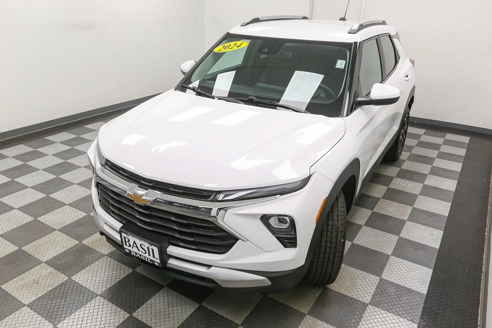 Used 2024 Summit White Chevrolet LT image 6