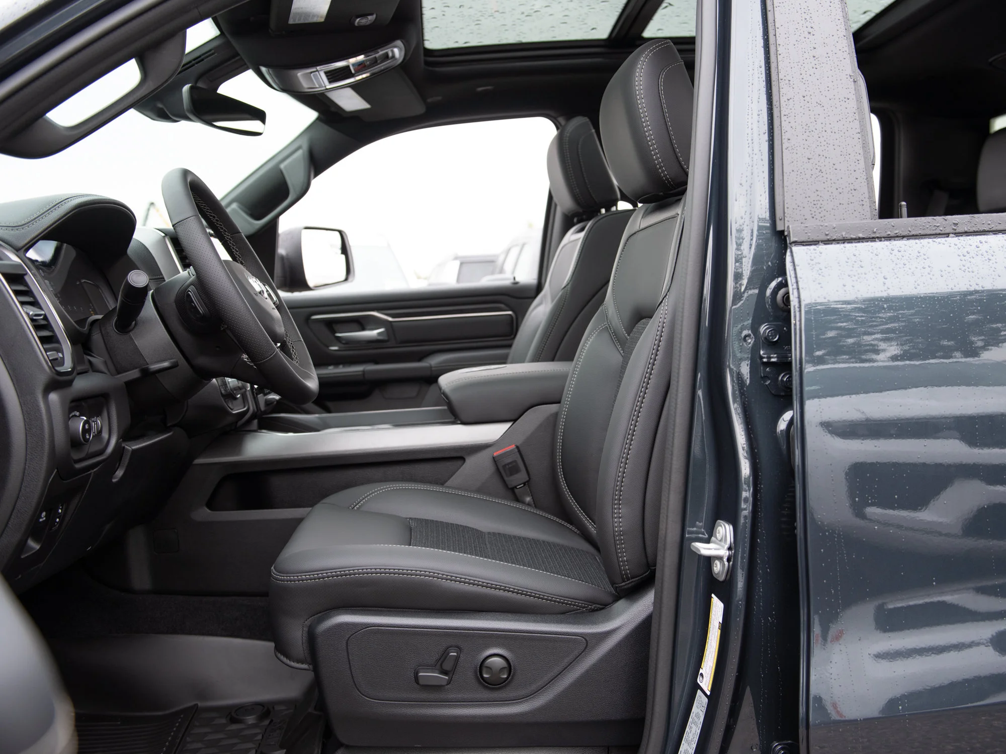 New 2026 Blue RAM Sport* Crew Cab 4x4, Panoramic Sunroof, Heated Seats/Wheel, Nav image 24