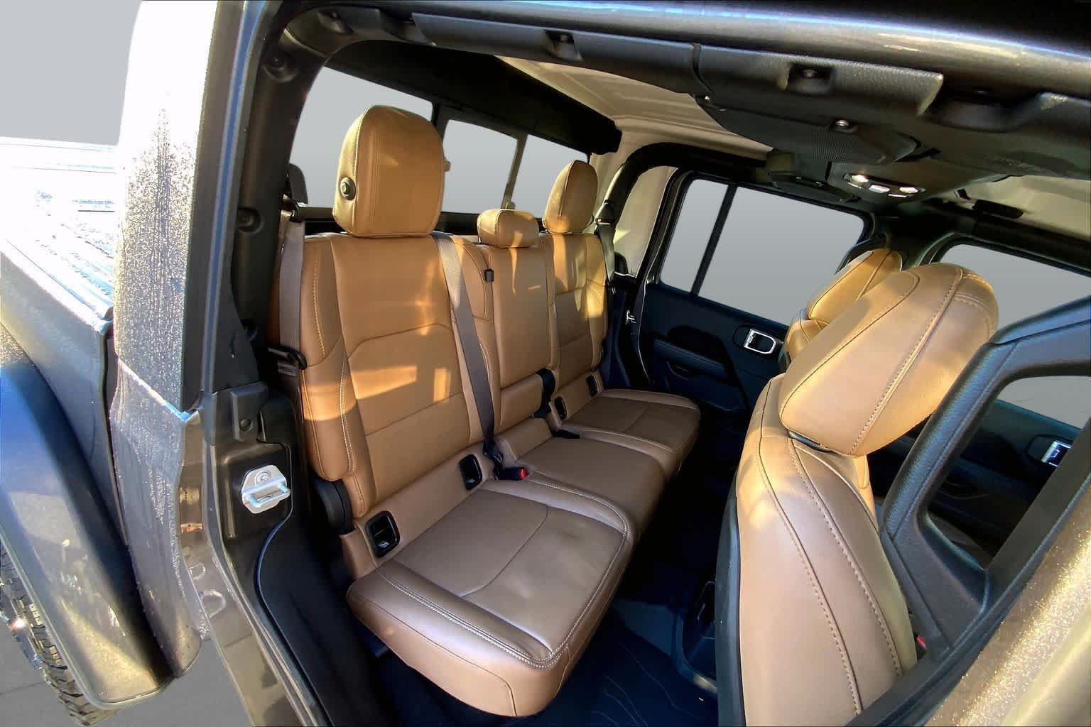 Used 2023 Granite Crystal Metallic Clearcoat Jeep Rubicon image 17