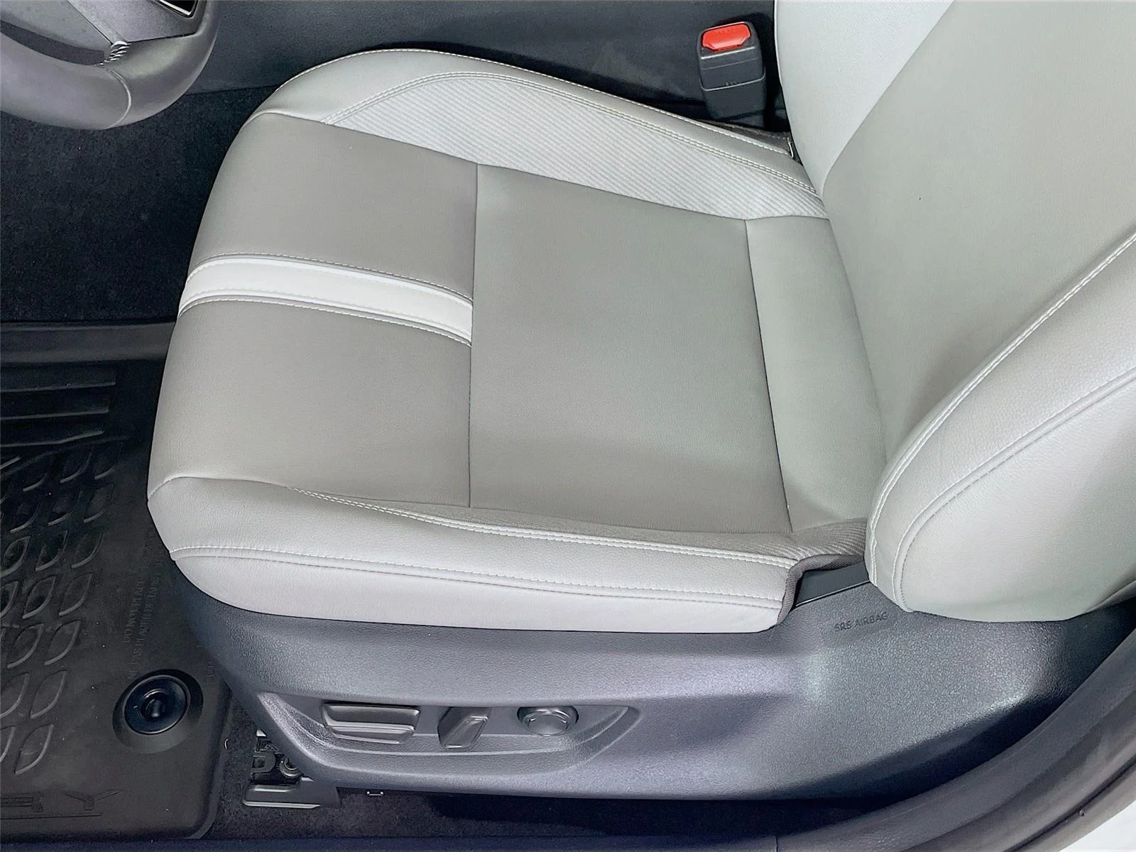 Used 2025 Ice Cap Toyota SE image 22