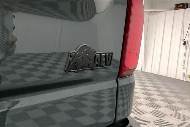 2026 Chevrolet Silverado 1500 ZR2 - Photo 9