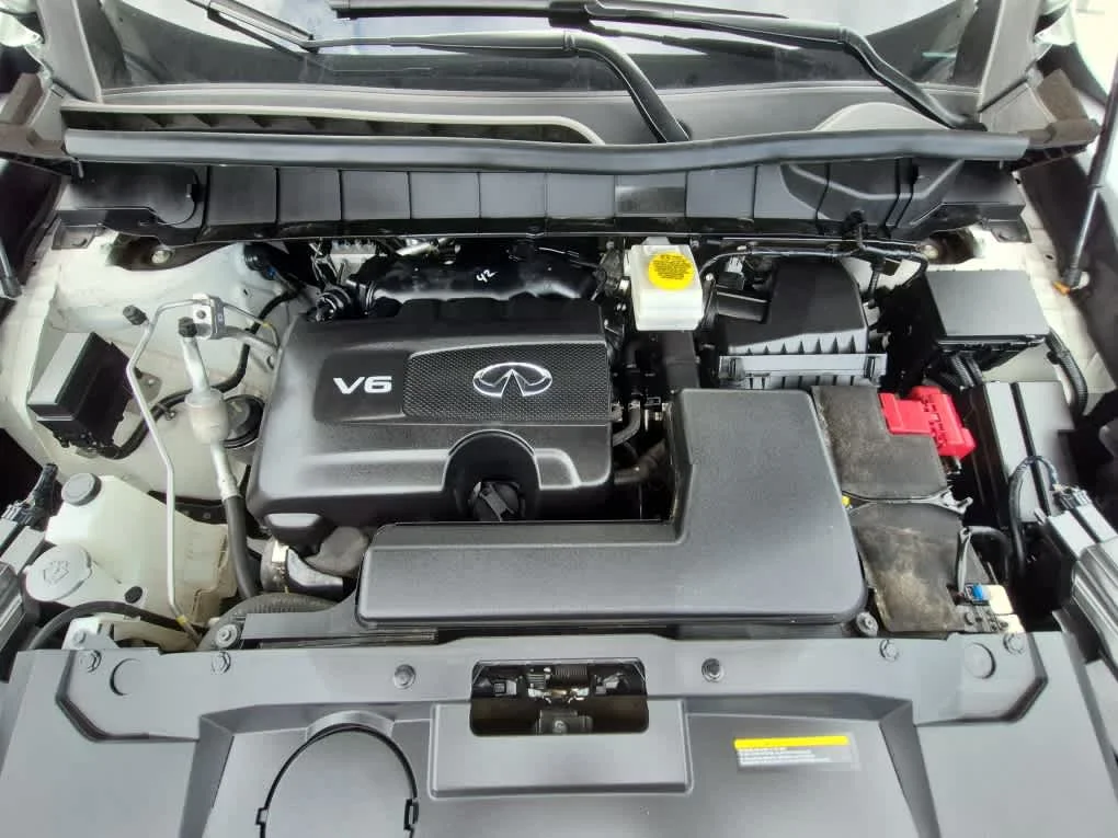 Used 2023 Majestic White INFINITI LUXE image 21