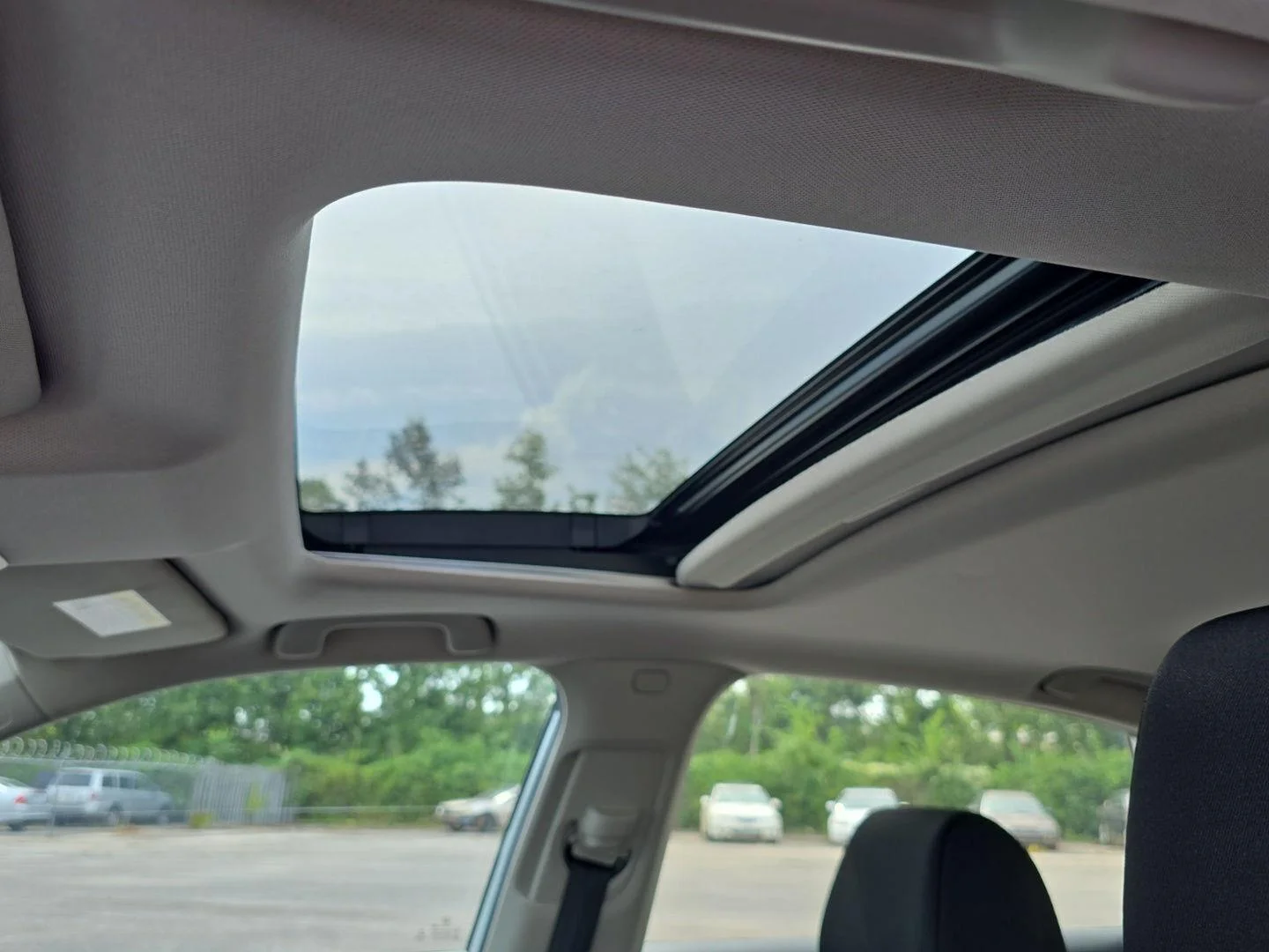 Used 2022 Platinum White Pearl Honda EX image 10