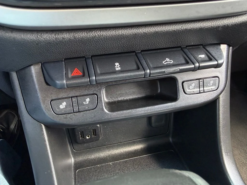 Used 2021 White Chevrolet LT image 3