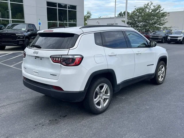Used 2024 White Jeep Latitude image 3