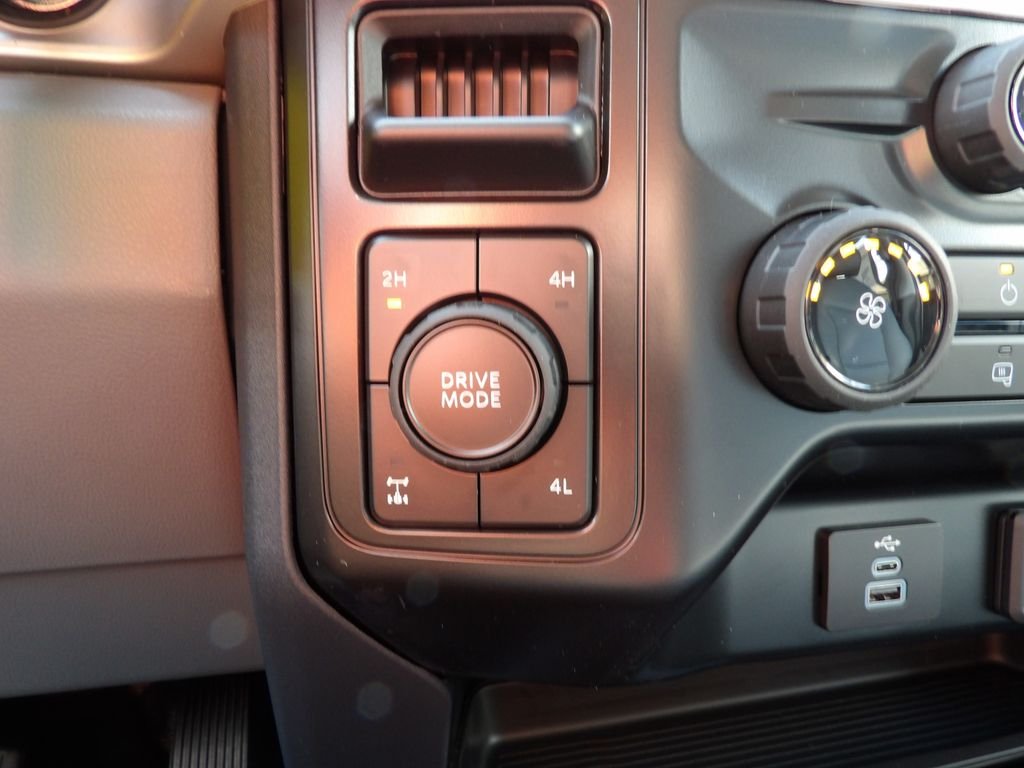 New 2026 Oxford White Ford F-250® XL image 18